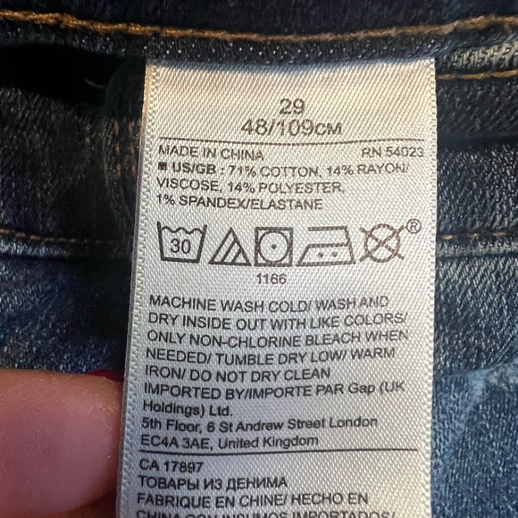 Banana Republic Girlfriend Jeans - 29 - Picture 7 of 8